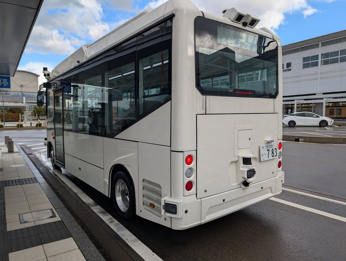 この旅で3度目の小松
重機ガイドしてたから千葉さんに会えたかも知れないけど時間がなくて残念

自動運転電気バスらしき実験してた