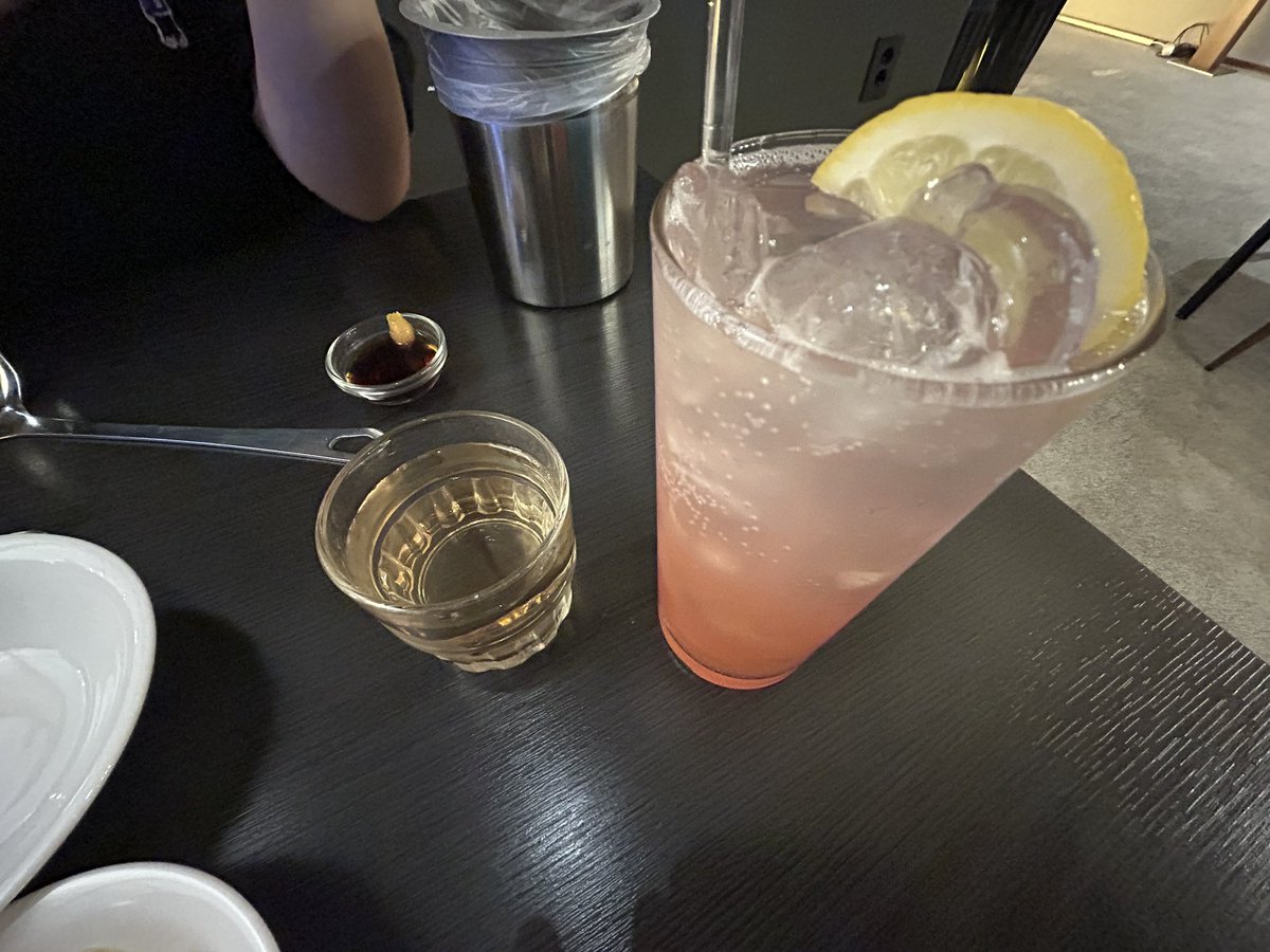 묵은지참치김밥도 먹었고 우지전골도 먹음