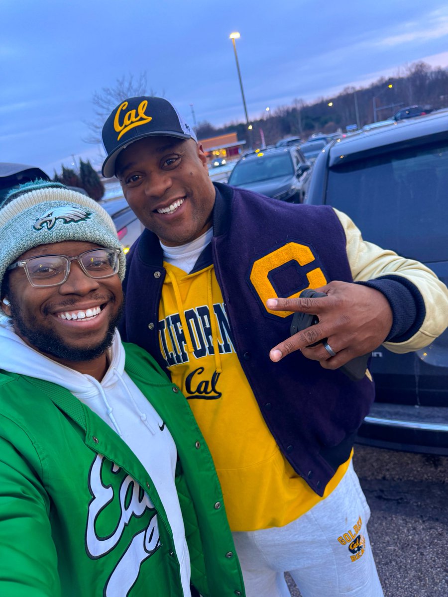 piebell522's tweet photo. Ran into today! Great talk about diabetes and health. Thankful for the conversation, and positivity ! โ๐พ #pierrefromakron #mavaliers @JRCherry3 @ESPNCleveland @Browns https://t.co/1phg08vuFB
