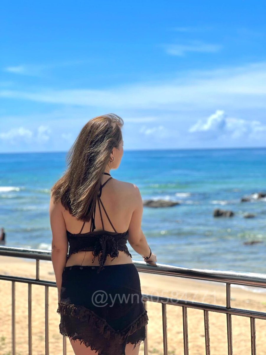 老公幫別人舔舔吃吃去了
有沒有人想吃他的老婆
😼