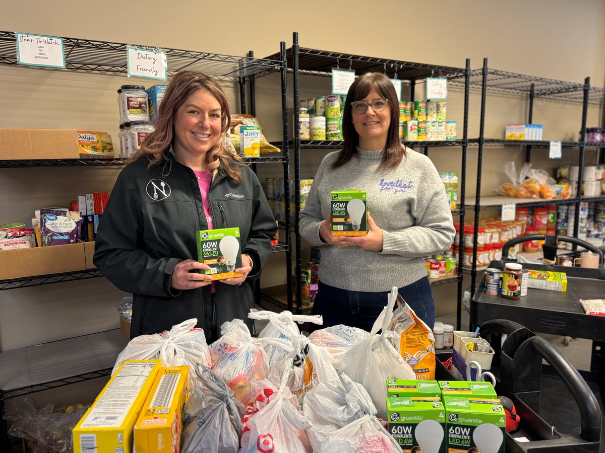 PSOklahoma's tweet photo. Organizations like Broken Arrow Neighbors are the heart of our community. ❤️💡 We're proud to partner with 33 food pantries across the state to distribute 30,000+ LED bulbs to our neighbors in need this year. #PSOklahoma #PSOcommunity https://t.co/d8dOr5ezDv