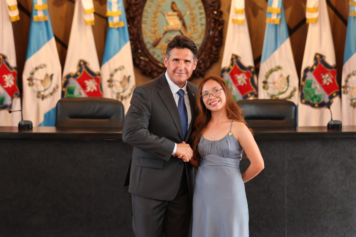 Reconocemos a los graduandos del Bachillerato en Arte especializado en Danza Clásica, jóvenes que con disciplina y pasión hoy alcanzan una nueva meta. 

Ustedes son ejemplo para miles de jóvenes que buscan cumplir sus sueños y mantienen viva la danza en nuestra ciudad, abriendo