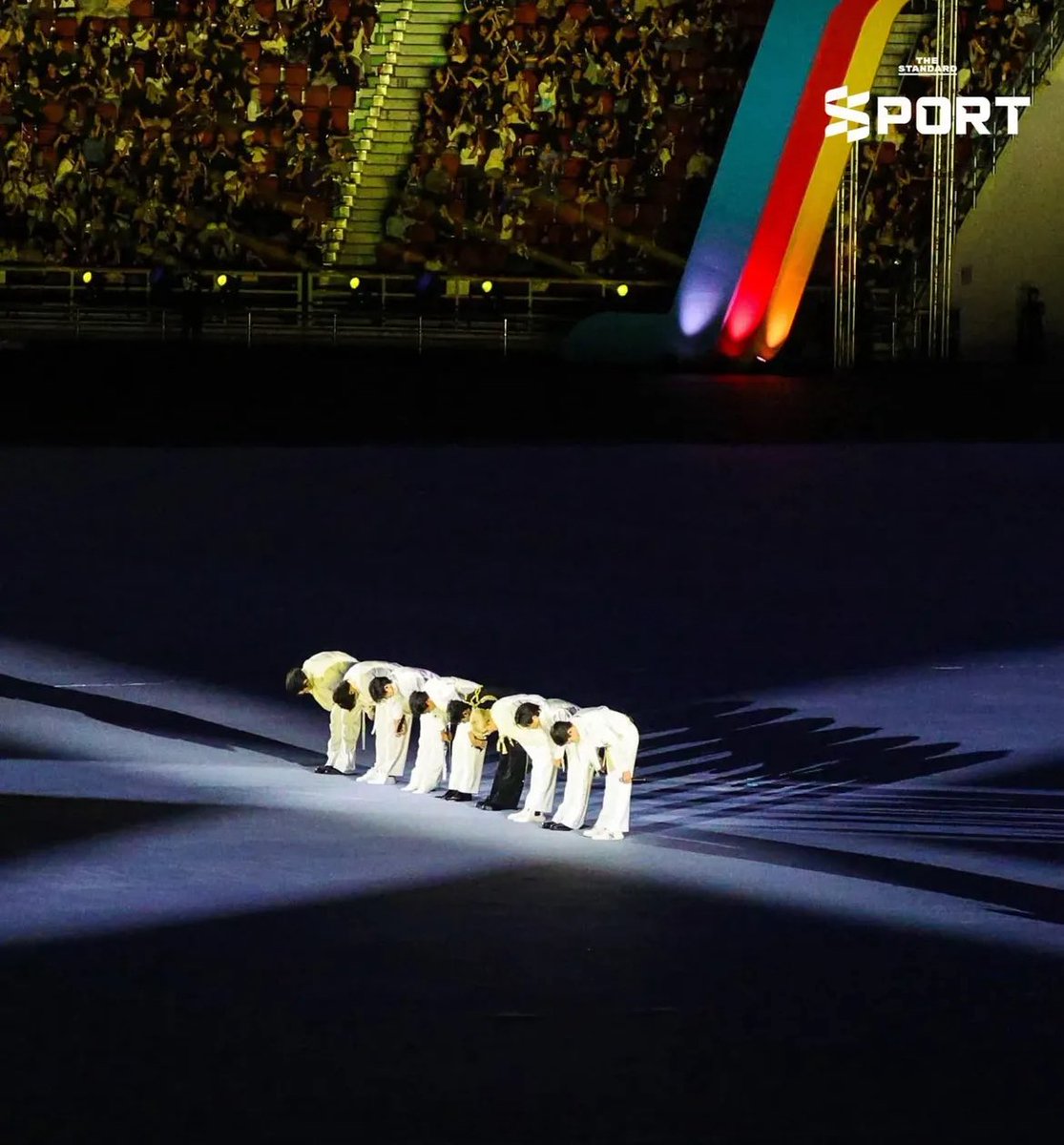 เป็นประวัติศาสตร์ในชีวิตไม่คิดว่าลูกชายจะได้ร่วมร้องเพลงในพิธีเปิดกีฬาซีเกมส์ แอบกลัวลูกจะดร็อบจะไม่มีแสง ไม่จ้าลูกออร่ามากหล่อมาก ร้องเพลงเพราะขึ้นมากแม่แสนภูมิใจ ไม่มีอะไรที่มอสทำไม่ได้จำแม่ไว้เลยนะ รักลูกที่สุดภูมิใจที่สุด

#FriendsOfSEAGames 
#MOSxSEAGAMES2025
#Moslhong