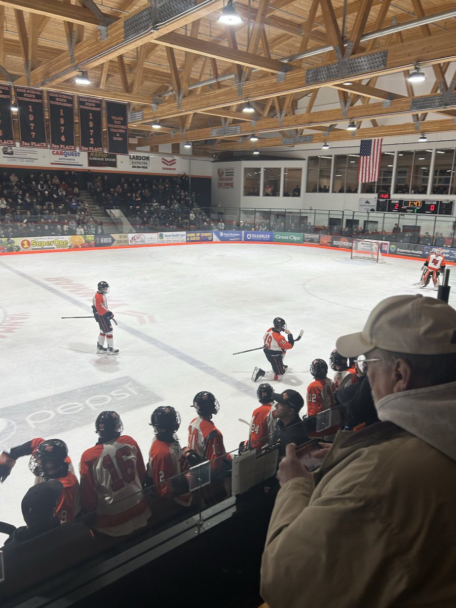 YouthHockeyHub's tweet image. BHS

After 1 

Grand Rapids &amp;gt; Hibbing (2-0)

GR- Duell, Garski 

HIB- 

SOG: 18-9 GR