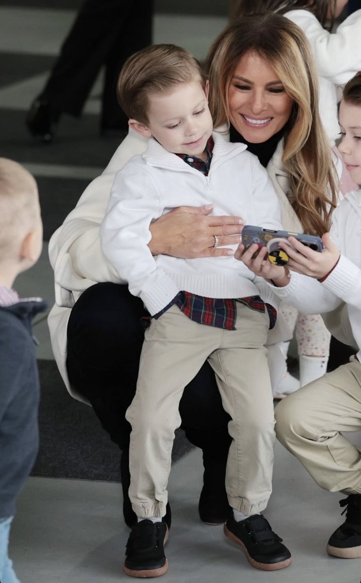 Melania Trump glowing with Christmas cheer at the Toys for Tots Drive in Quantico!

Style ✔️
Grace ✔️
Patriotism loaded with holiday magic ✔️