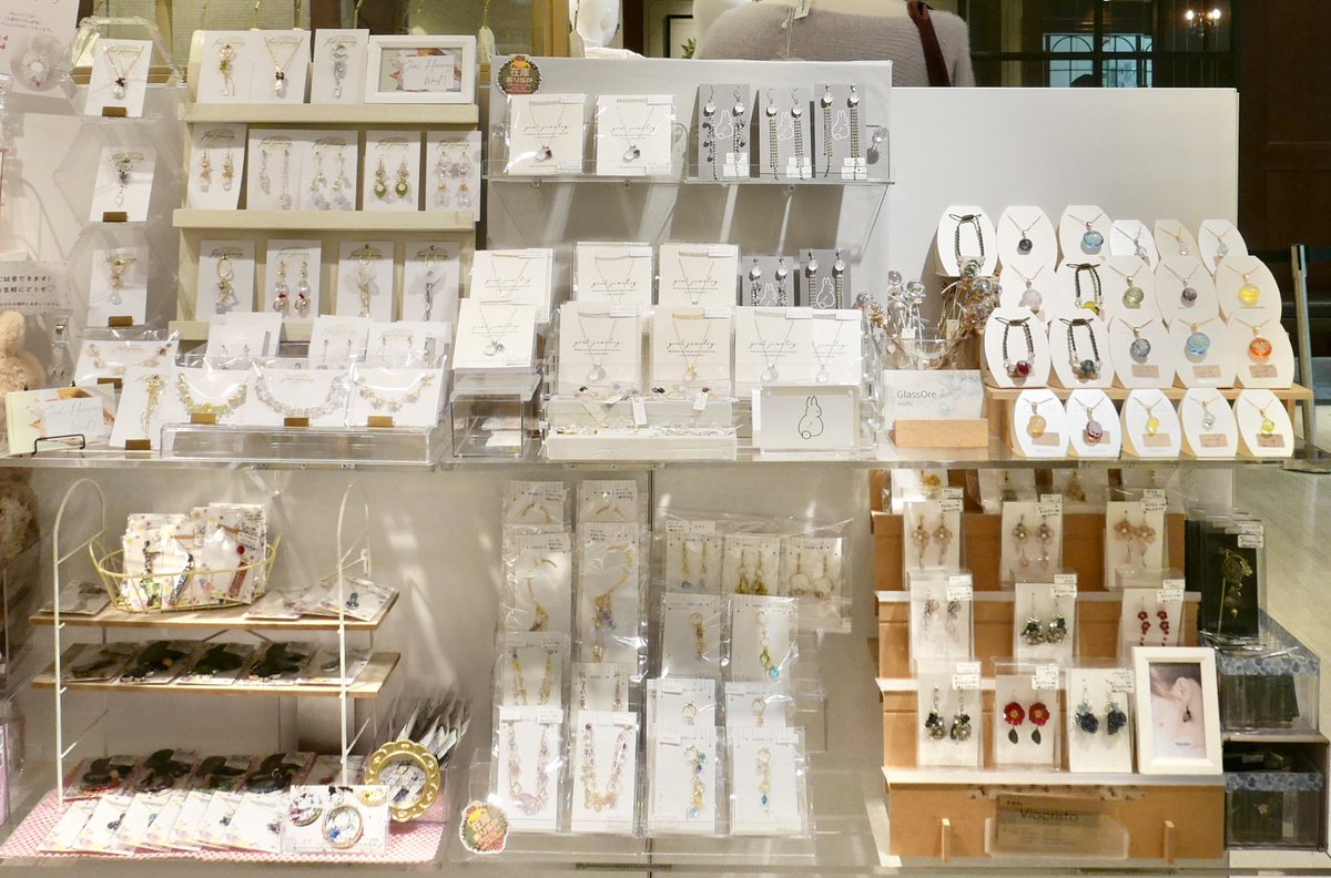 ✨❄️✨冬のCM 6日目✨❄️✨

🎁ハンドメイド博物館🎁
🌟🎉💍#CARAMEL_MUSEUM 💍🎉🌟

遂に本日をもって6日間展開して頂いた
💫M1部作家様💫の作品展示が最終日♡

この会場で作品をご覧頂けるのも今日で最後❣️

連日沢山のご追納も頂いており作品補充も万全🎄

本日も宜しくお願いいたします😊