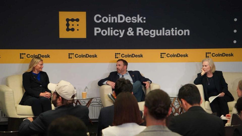 🔥🔥🔥 - CRYPTO NEWS - 🔥🔥🔥 Key U.S. Senator on Crypto Bill, Lummis, Negotiating Dicey Points With White House coindesk.com/policy/2025/12…