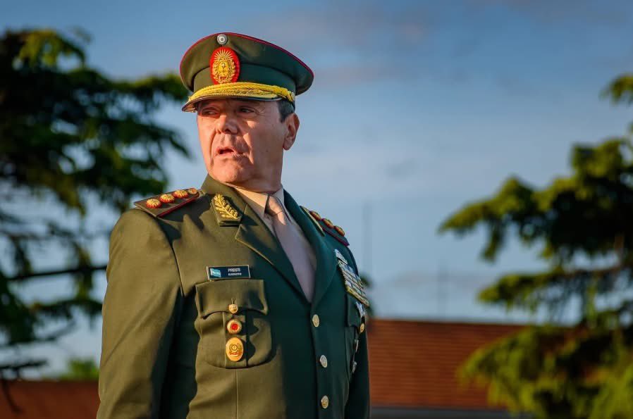 #PAIS Mediante el Decreto 869/2025 se formaliza la designación del Teniente General Carlos Alberto Presti como nuevo Ministro de Defensa.

Dicha designación entrará en vigencia el día de mañana miércoles 10 de diciembre.
