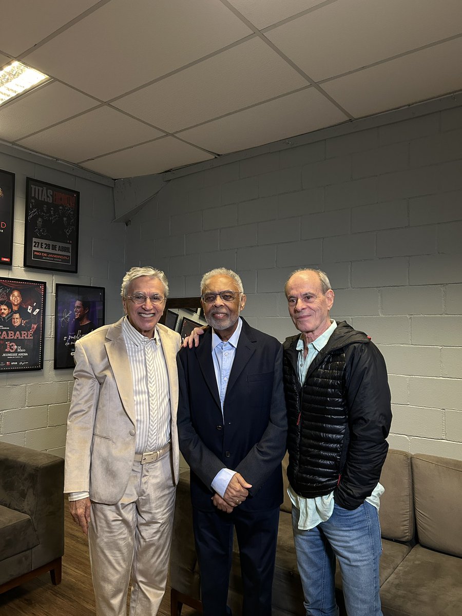 gilbertogil's tweet image. A internet da #EquipeGil até caiu de tão pesada que é essa foto! #PrêmioMultishow