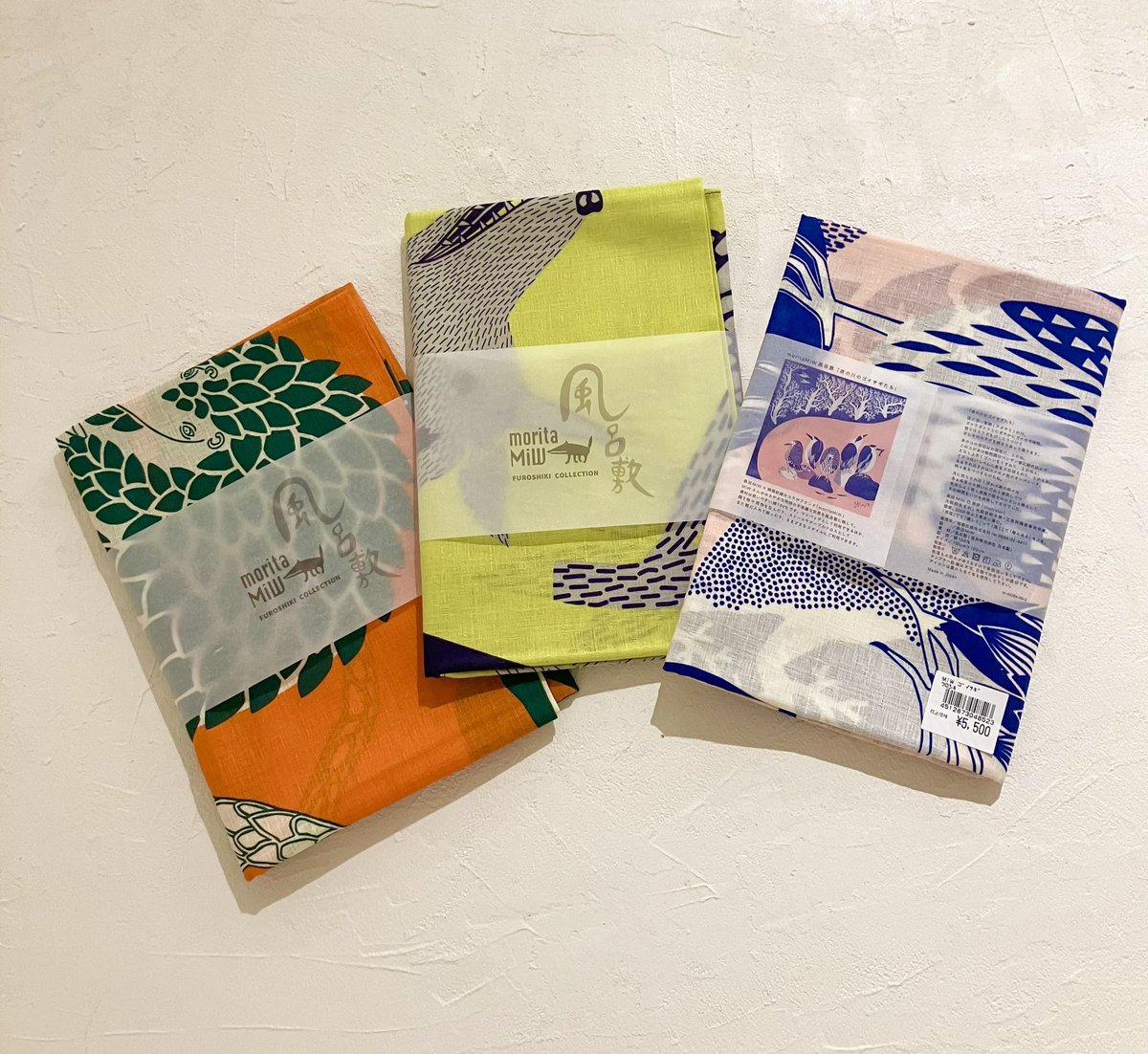 おはようございます。 12/10(水)11時からオープンです。 友禅染めで1m