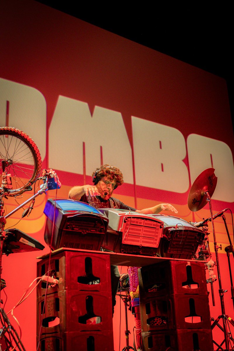 Mañaña 10 de diciembre 

8 PM Instagram LIVE 

<a href="/alibombomusica/">ALIBOMBO percusion</a> &amp; <a href="/alejocanciones/">Alejo García</a> 

Nuevo lanzamiento Supersong
12/12/25