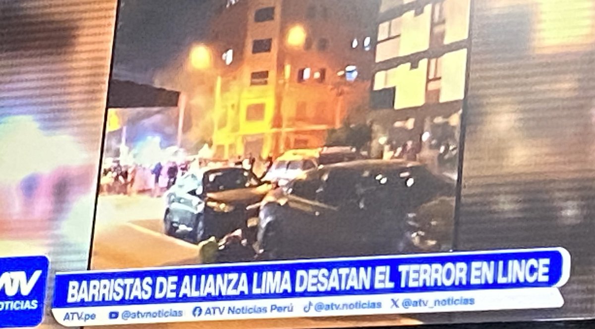 Guerra total en Lince: barristas de Alianza irrumpen como vándalos en el barrio Francisco de Zela e hicieron destrozos en zonas identificadas como territorio crema.
Fuente: ATV