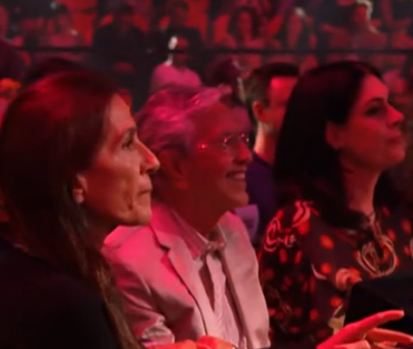 eitacomocomenta's tweet photo. o Caetano ouvindo eles falarem "os maconheiros mais famosos do Brasil" #prêmiomultishow #prêmiomultishownaglobo https://t.co/HaccenEFQH