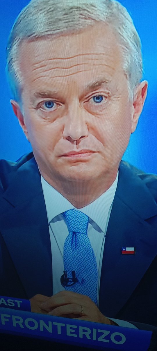 Oye pero el Nazi violento e irrespetuoso que no deja hablar. Logró que la palabra INSOPORTABLE e INSUFRIBLE sea tendencia Chile. 😱

Golpista #DebateAnatel2025 Julia Vial #DebatePresidencial Constanza Santa María