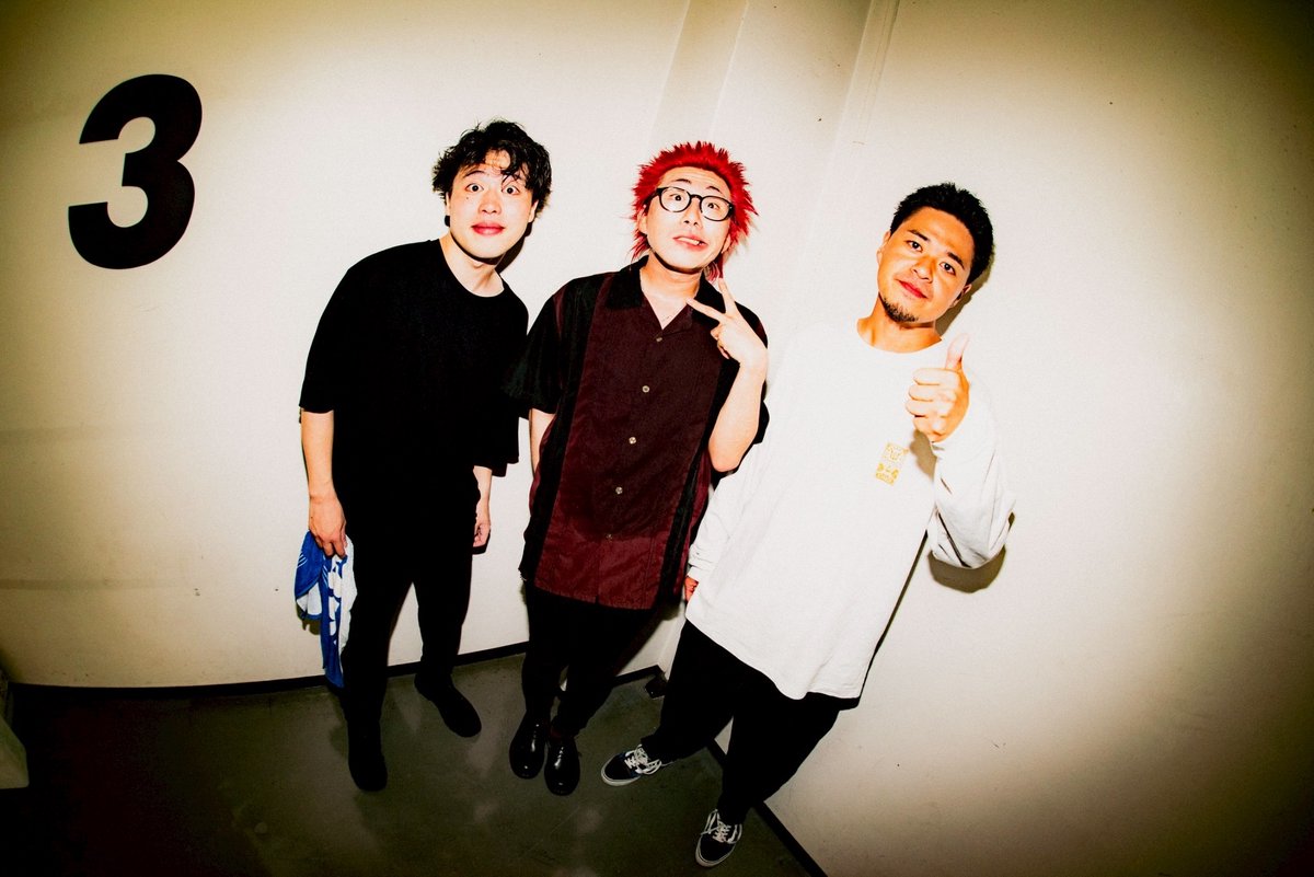 \\\\🎈おめでとうオレたち🎈////

Dear Chambesは
本日、2025年12月10日を持ちまして
結成8周年を迎えることが出来ました🤝

無事メンバーはそのままに
駆け抜け続けられて来れました🏃‍♂️

出逢ってくれてありがとう!!

これからもオレたちを
末永くよろしくお願いします✌️