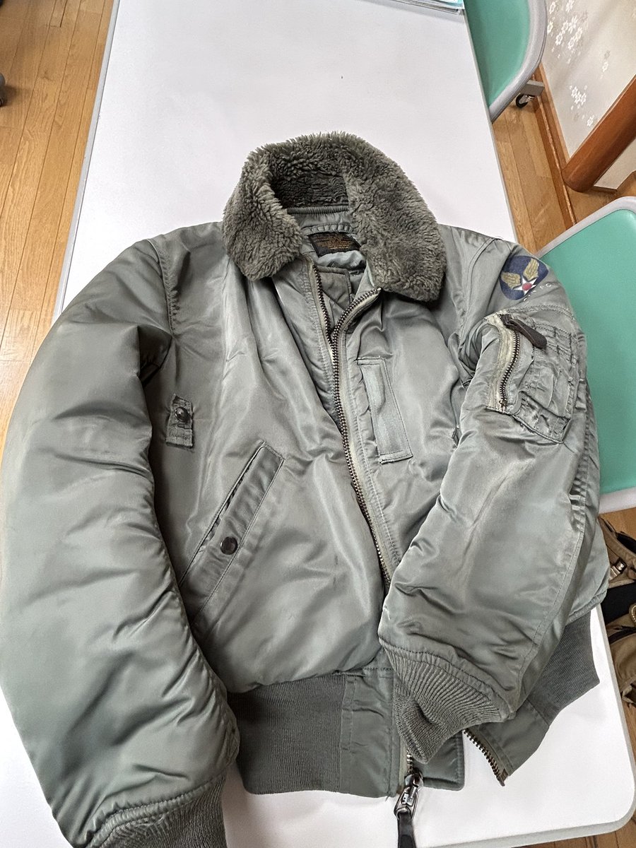 こちらはAlphaのB-15D。90年代のもので、エドウィンが国内ライセンス