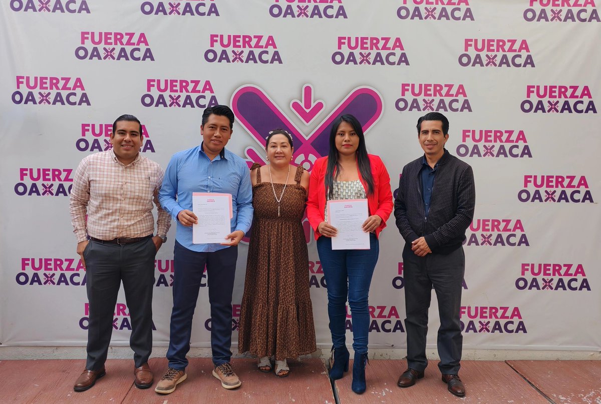 PETEOOAX's tweet photo. El día de hoy nuestra presidenta @SalomeMtzS llevó a cabo la entrega de nombramientos a Manuel Jesús Pérez Cruz como Coordinador de Enlace Regional y a Jasmín García Santos como Coordinadora de la Red de Mujeres por Oaxaca, reconociendo su compromiso, liderazgo y disposición para fortalecer el trabajo territorial de nuestro instituto político.

Desde nuestro Partido, Fuerza por Oaxaca reiteramos nuestro respaldo a quienes se suman con convicción a este proyecto, seguras y seguros de que su labor contribuirá al fortalecimiento de nuestro movimiento. 

#SomosLaFuerzaQueTransforma
#SomosLaFuerzaDeOaxaca
#SomosLaFuerzaDeLa4Transformacion