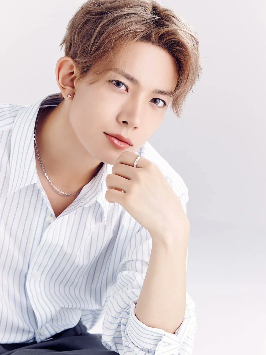 I said stop scrolling. Lock your screen on me for a second. Sit calm, look close. People talk about the face card like it matters. Mine can fall, rise, crash, and I still walk the same. I don’t chase views. I stand on my own name without extra polish.