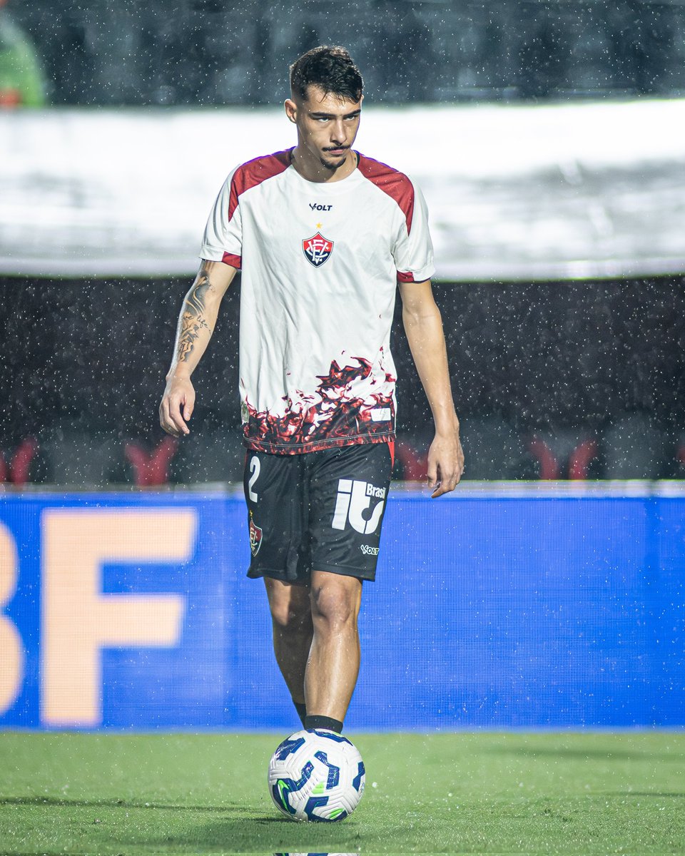 jogueinovitoria's tweet photo. Mesmo com 15 jogos na Série A, Claudinho criou mais grandes chances (4) do que laterais como Samuel Xavier, Emerson Royal e Vitinho. Apenas 4 a menos que William, do Cruzeiro, e Mancuso, do Fortaleza, que tiveram o dobro de jogos e foram líderes no quesito. https://t.co/fE71TNrYeA