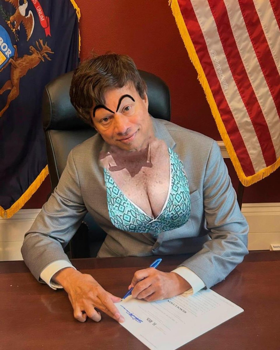 johnhackerla's tweet image. 😂😂😂