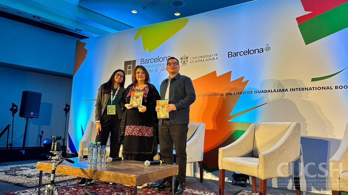 MilthonMinor's tweet photo. Lean la nota sobre la presentación del libro colectivo Periodistas en México Hoy. Presentamos en @FILGuadalajara @celiadelp, @FrRodelo y yo. Regiones, perfiles y riesgos del periodismo en México https://t.co/pUYvlM9RSV @gacetaudeg https://t.co/Ca4doH60SJ