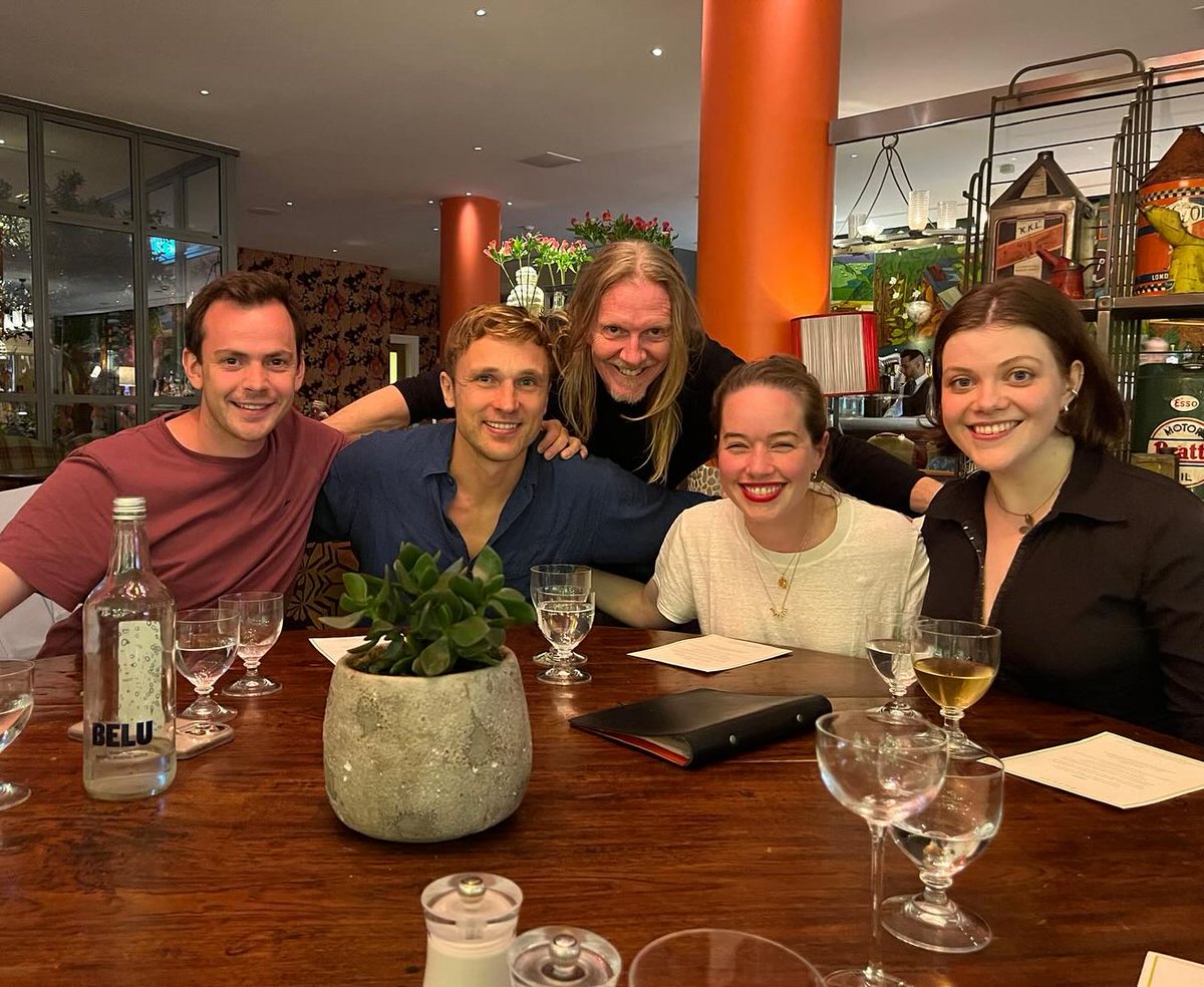 westenthu's tweet image. wst cast of Narnia akhirnya reunian🥹🫶🏻