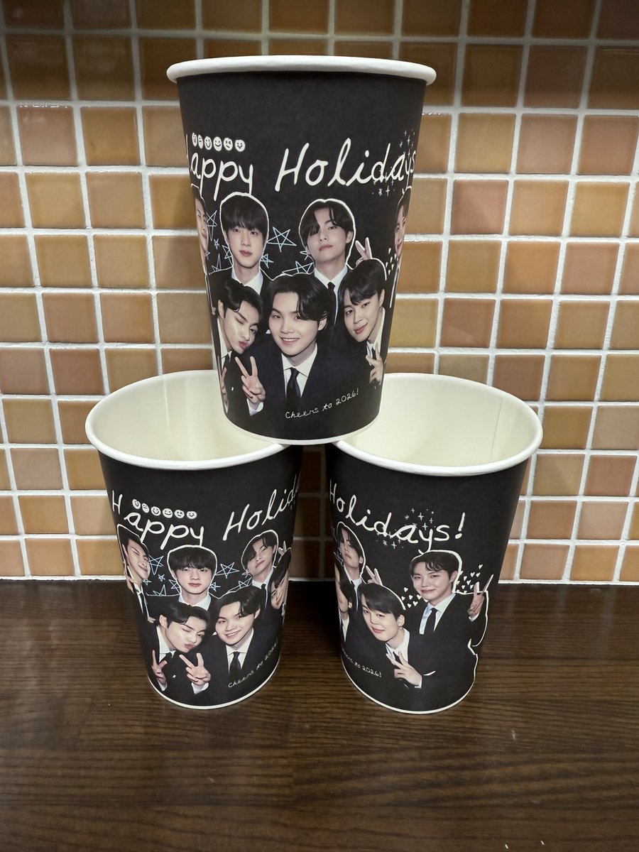 BTSカップホルダー BTS #HappyHolidays カップホルダー急遽入荷したので本日から配布し
