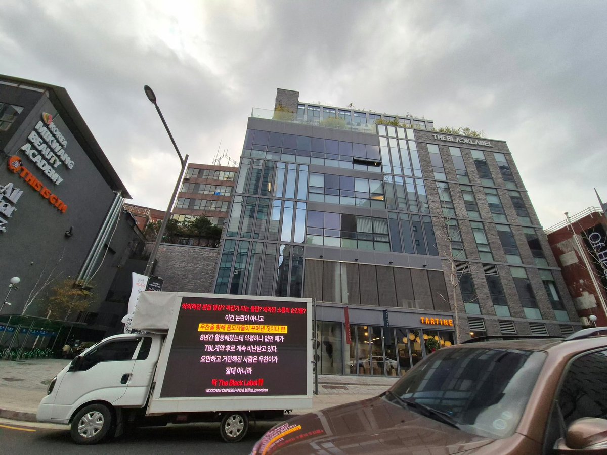 jwccnn's tweet image. 【Live Update 📢】Our truck’s locked in place—first shot from the scene is here 🚛❗️
@ALLDAY_PROJECT @THEBLACKLABEL