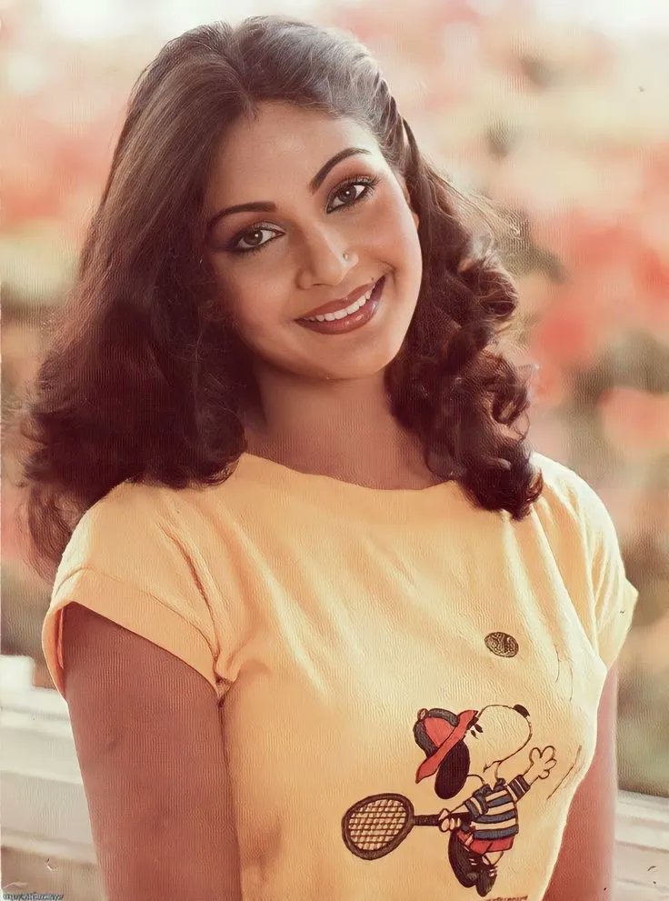 BhoolebisareGit's tweet image. जोबन अनमोल बालमा
बजरिया में आके
गदरिया गँवाके
बिका बिन मोल बालमा

'Tawaif'| #Ashabhosle | #Ravi | #Hasankamaal

youtu.be/z3Xr2H43A3I?si…

Today's Song | Happy Birthday #Ratiagnihotri

@nirupamakotru