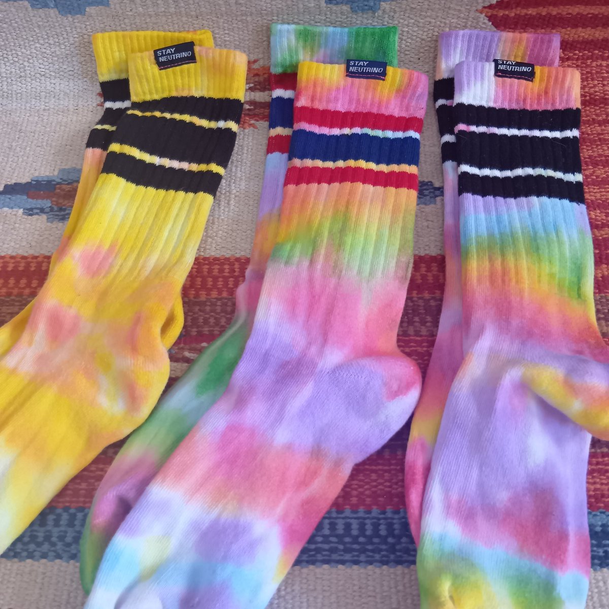 oi_official's tweet image. お陰様で爆売れで
製作も個別アップもoi!つきませんのでざっくりアップで失礼します

もし欲しいものがありましたら
「何枚目の左から何番目が欲しい！🧦」
みたいな形でご連絡ください
(SOLDOUTになってたら🙏)

1枚目🧔‍♂️サイズ　25〜29cm推奨

2枚目👩‍🦰サイズ　22〜25cm推奨
※👩‍🦰サイズはボディが品薄