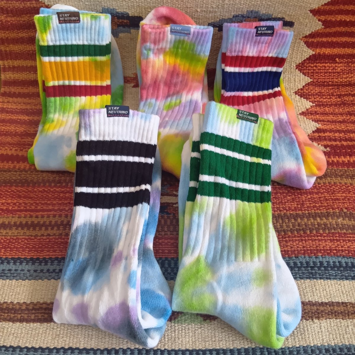 oi_official's tweet image. お陰様で爆売れで
製作も個別アップもoi!つきませんのでざっくりアップで失礼します

もし欲しいものがありましたら
「何枚目の左から何番目が欲しい！🧦」
みたいな形でご連絡ください
(SOLDOUTになってたら🙏)

1枚目🧔‍♂️サイズ　25〜29cm推奨

2枚目👩‍🦰サイズ　22〜25cm推奨
※👩‍🦰サイズはボディが品薄