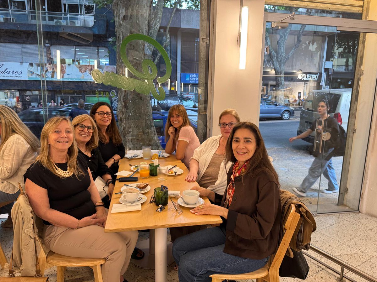 Gracias a los vida, que me ha dado tanto...🎼.
Tremenda tarde de risas con <a href="/BogliacinoLucia/">Liv</a>, <a href="/SilviaG65800071/">Silvia</a>, <a href="/Sonia19011953/">🎗Ⓜ️ Pierdocuentas2</a>, <a href="/fiorefava/">(Ec*.)Fiorella Fava❄️⛄💙</a>, <a href="/GeralOronoz/">Geral🇺🇾</a>. Faltó con aviso pero la extrañamos, <a href="/MonicaBatlle4/">MonicaBatlle</a>.