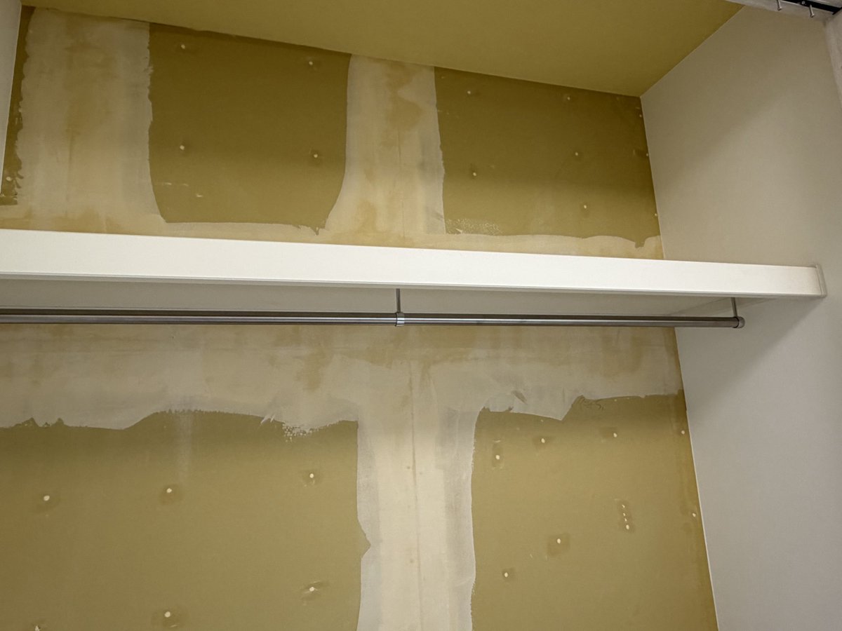 枕棚って各メーカー施工方法一緒だな。