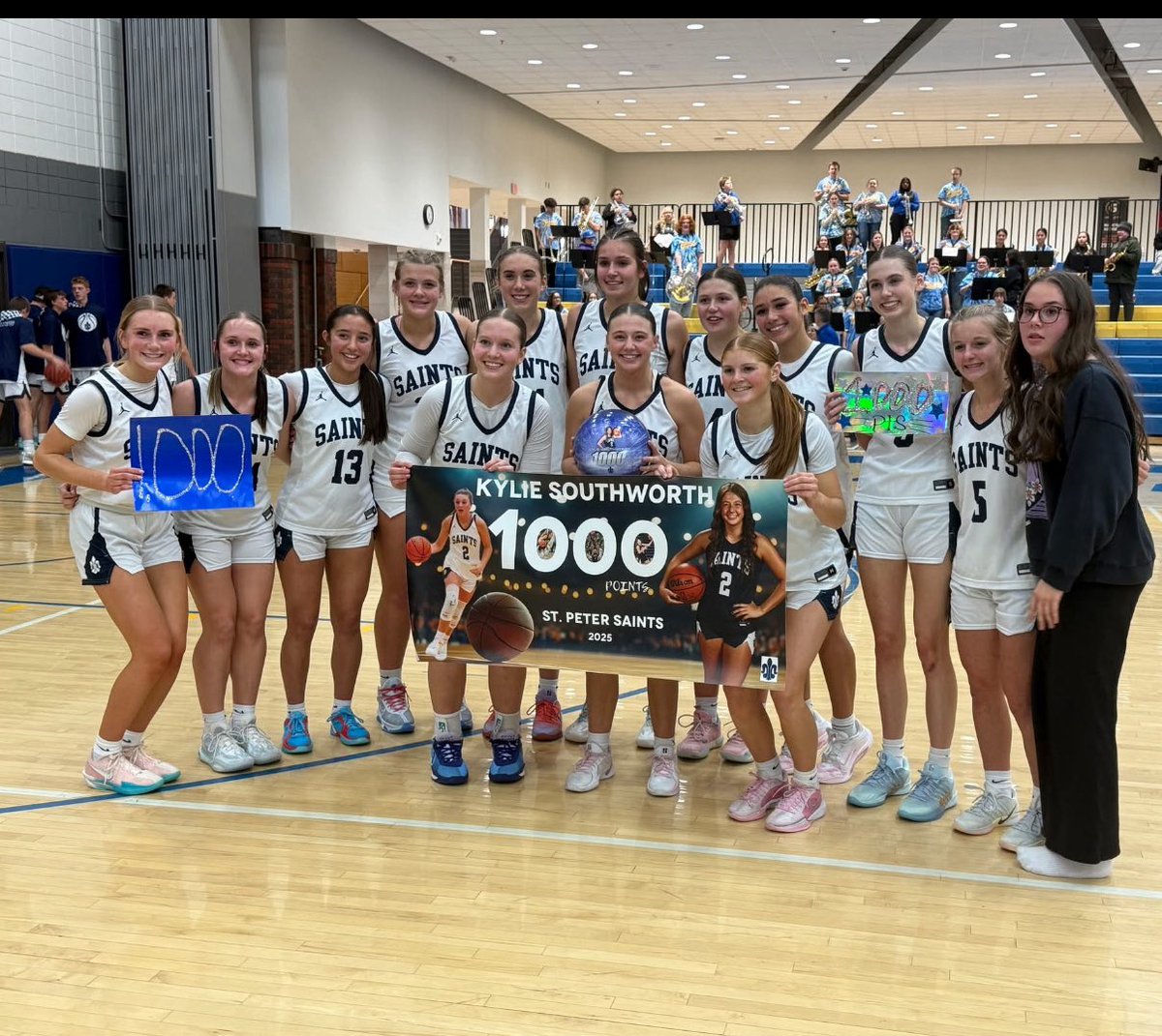 Hested_Hoops's tweet image. 🔥 1,000 POINTS. Big-time player, big-time moment Kylie Southworth!!