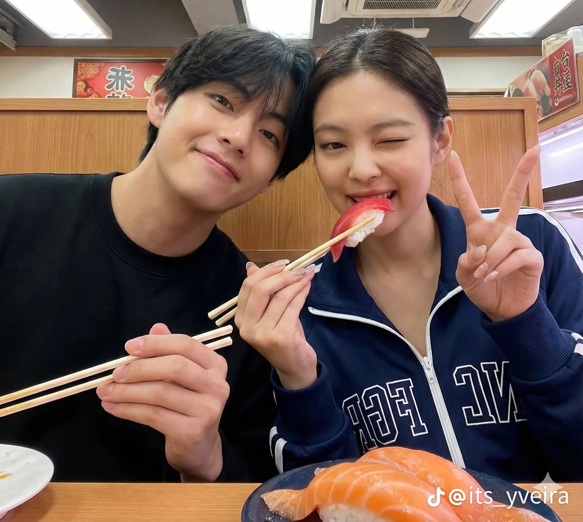 TaennieHQ's tweet image. Taennie date 😊😉✌🏻