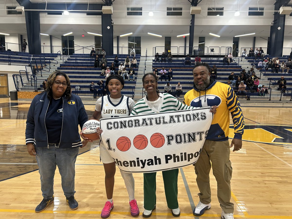 Congrats to Sheniyah Philpot on reaching 1,000 points tonight!! 💪🏾💛 We're proud of you!!