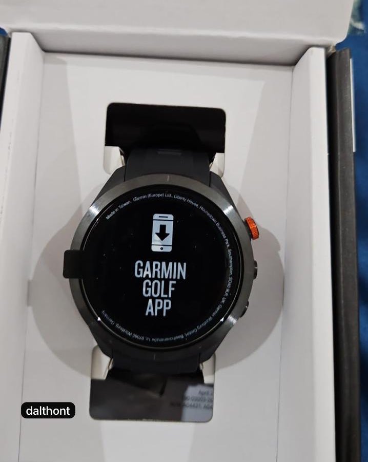 robloxismyex's tweet photo. aku juga mau jual jam Garmin Approach S70 punya bokap belum di pake samsek baru dibuka, harga nya aku kasih murah di 10jt Aja dari 12jt and masih boleh nego kok🥹 #jualanotomatis #jualmurah #zonauang #jamtangan #garminApproach https://t.co/Jx2mVzqBrq