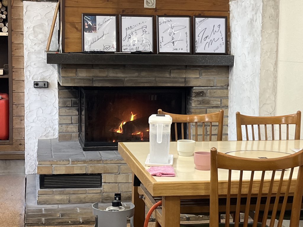 yasuaih's tweet photo. テレビで紹介されて有名になった山中湖の「よしざわ」でランチ。
こんな山奥に多くのお客さんが来ています。
お腹いっぱい食べて450円の超コスパ優秀店。
ただ今年いっぱいで閉店するそうです。(>_<) https://t.co/BioewUju7S