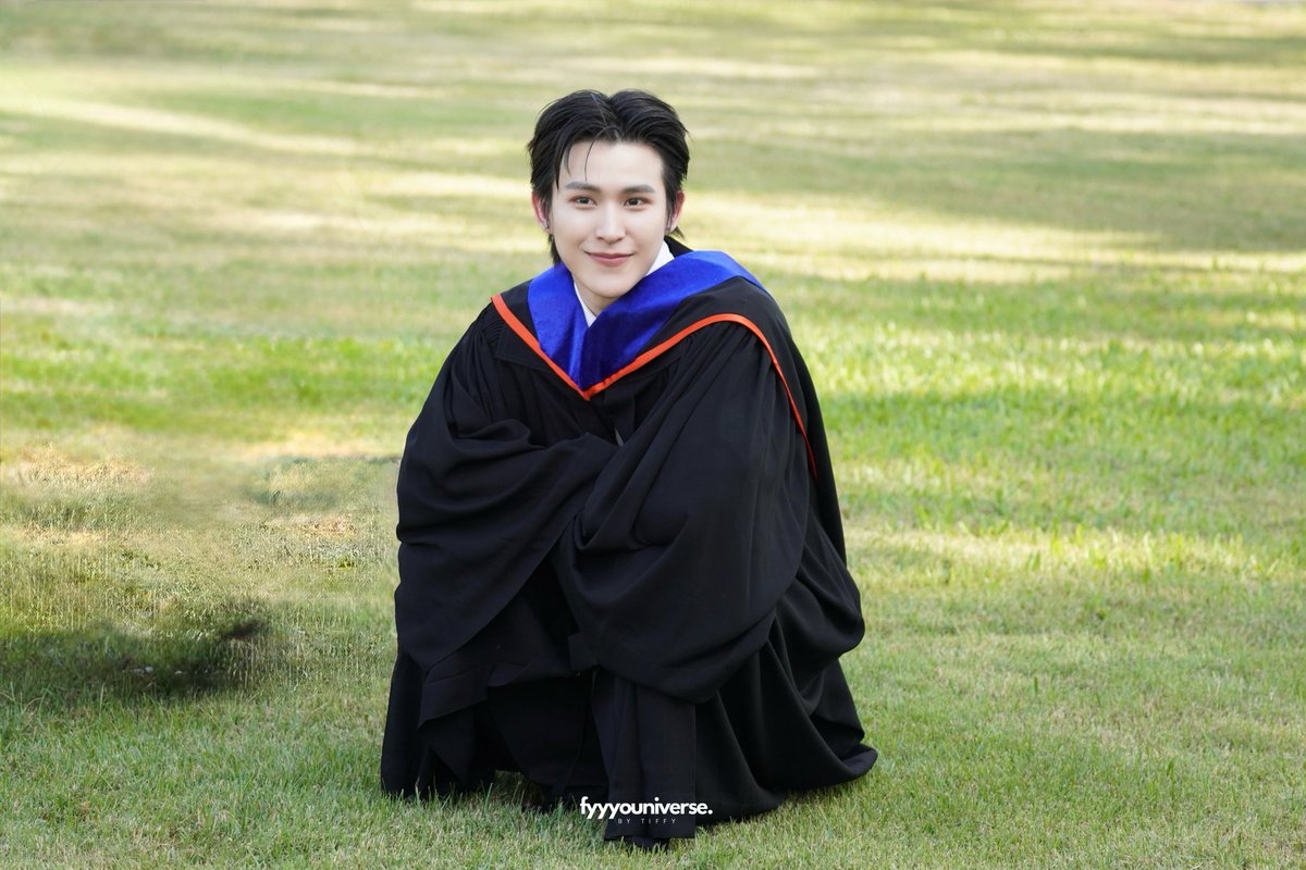 fyyyouniverse's tweet photo. 081225 🧑🏻🎓
คิดถึงตัวเล็กเล็ก ˙✧˖°📷 ༘ ⋆。˚
#FIRSTGRADUATIONDAY | @piyangkull
#FIRSTPIYANGKULL #FIRSTLOVE #PSTUFE https://t.co/T6wxLviNQd