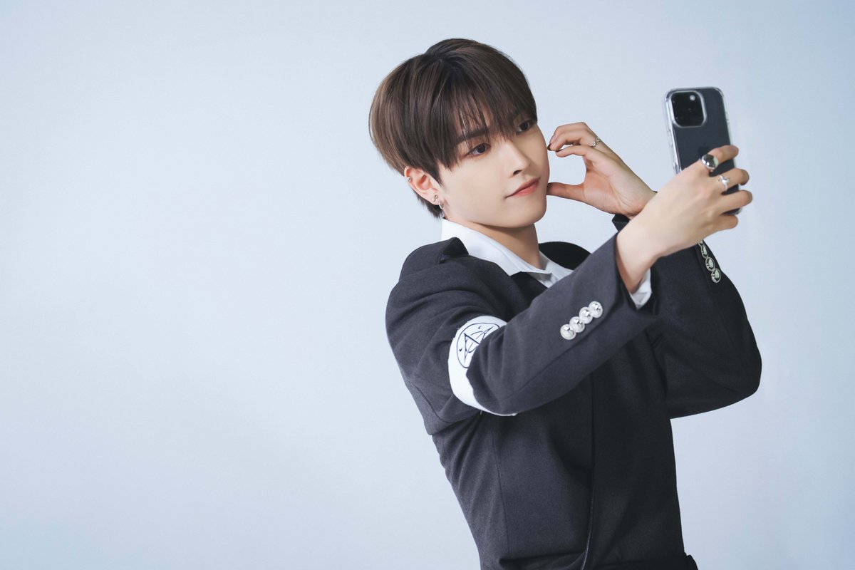 ATEEZ VR 映画 特典 入場特典 トレカ ユノ ホログラム ホロ チケット