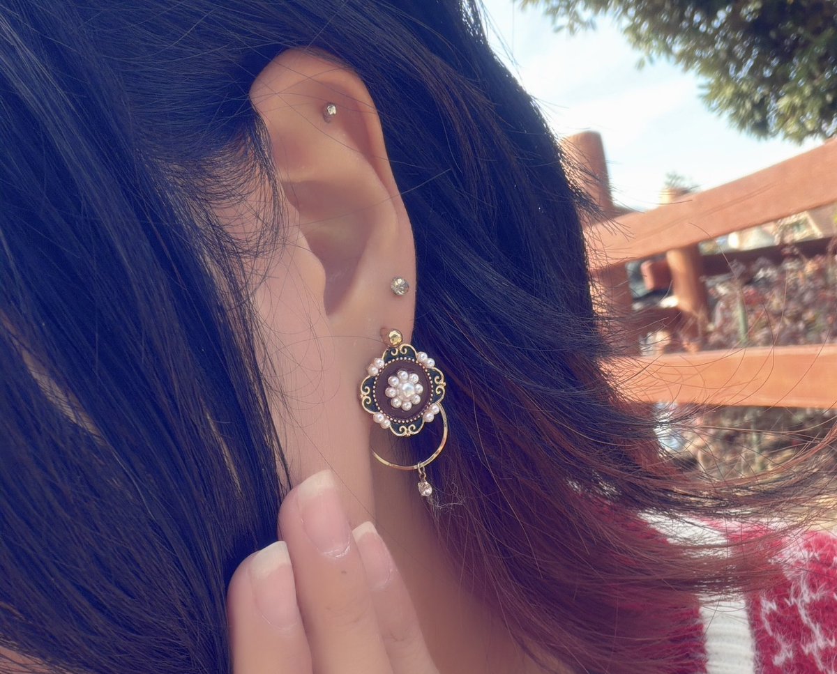 ピアスはURGE.さん@urrrrrge_ の月影つけてきた☺️