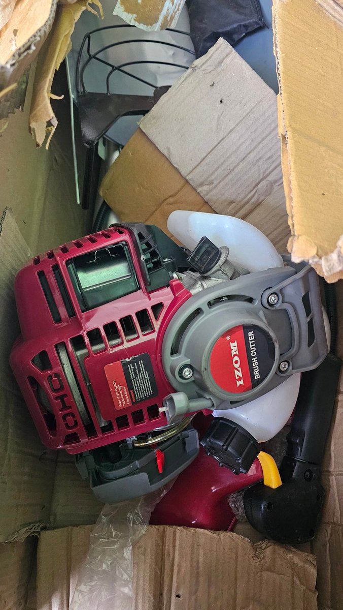 ham_chanti's tweet image. I ordered abush cutter  Box arrived with  damaged parts missing Return request was rejected asking for live photos Customer care confirmed return valid till 9th but now it shows Return Expired Is this fair I demand immediaterefundaction.#AmazonIndia #RefundIssue #CustomerRights