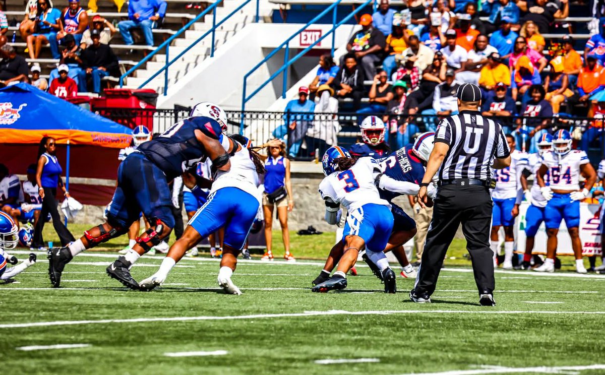 sportsguymarv's tweet photo. I got my money on State because of my Dawg @jredd66 https://t.co/Iq9xwa1tGq #CelebrationBowl #AllMEAC @AthleticsPeach @SCState_Fb https://t.co/98QTbBcomt