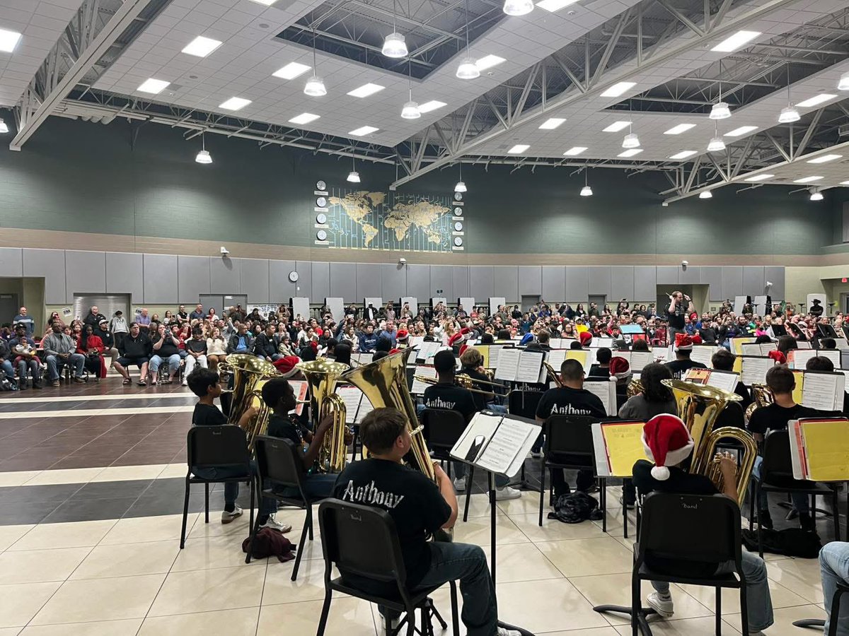 DrAnthonyMS's tweet photo. Great job @anthonymsband Beginning Band on your Winter Concert! Packed house! #ravensrise #firstconcert #winterconcert https://t.co/V6G3qHyXEL