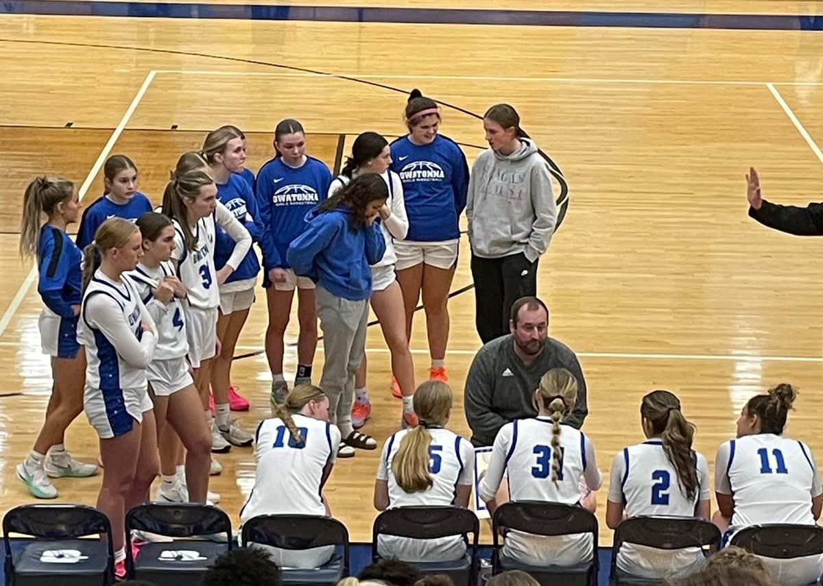 Huskies win!!!!
Owatonna girls basketball pick up a W over Rochester Century 57-56. Addi Langlois with a big go ahead 3 for the Huskies!!! 

JV also picked up a victory!