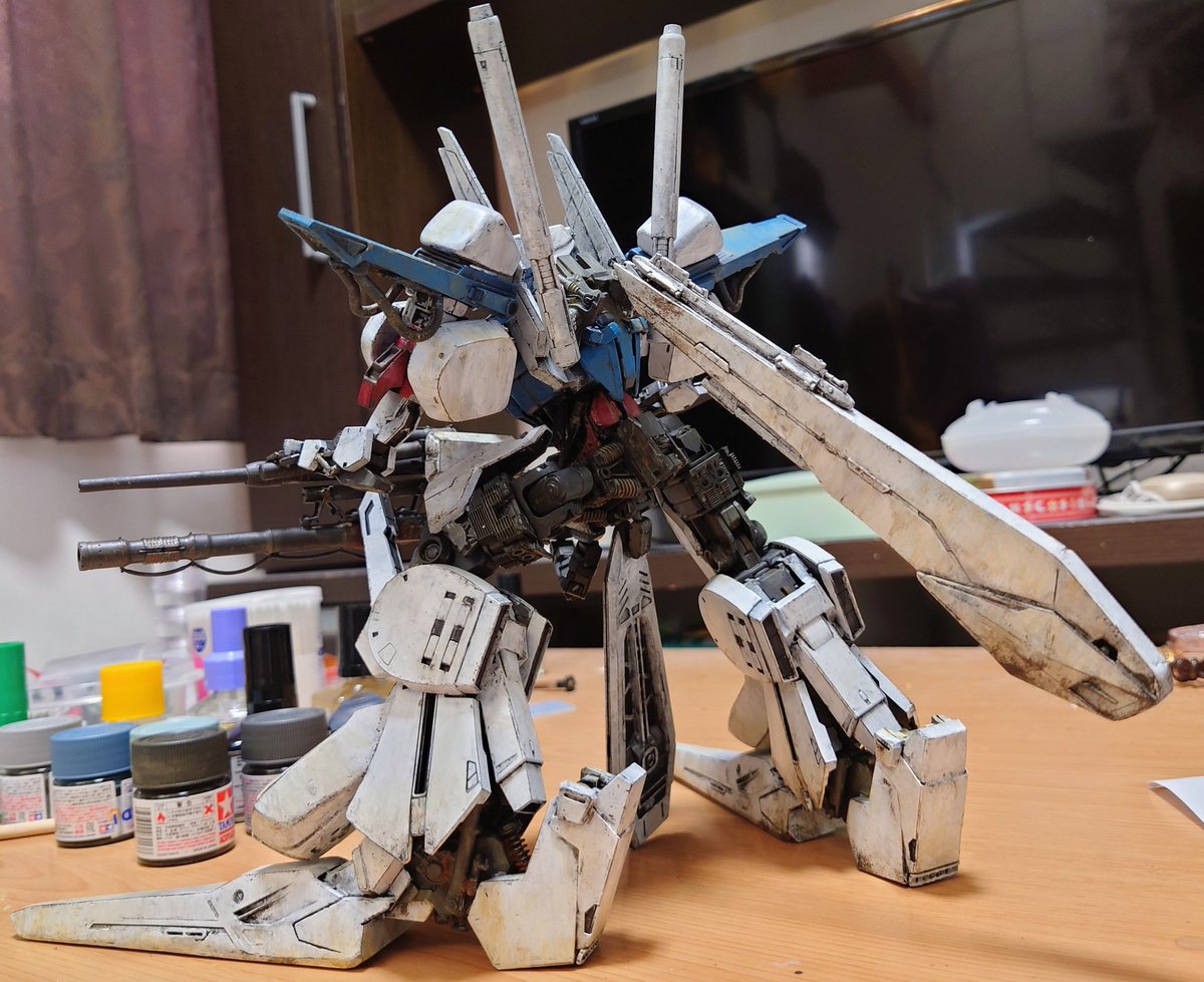 適当にポーズ。 関西ウェザリポで手に入れたVer.Ka ZZを芯に使用してる