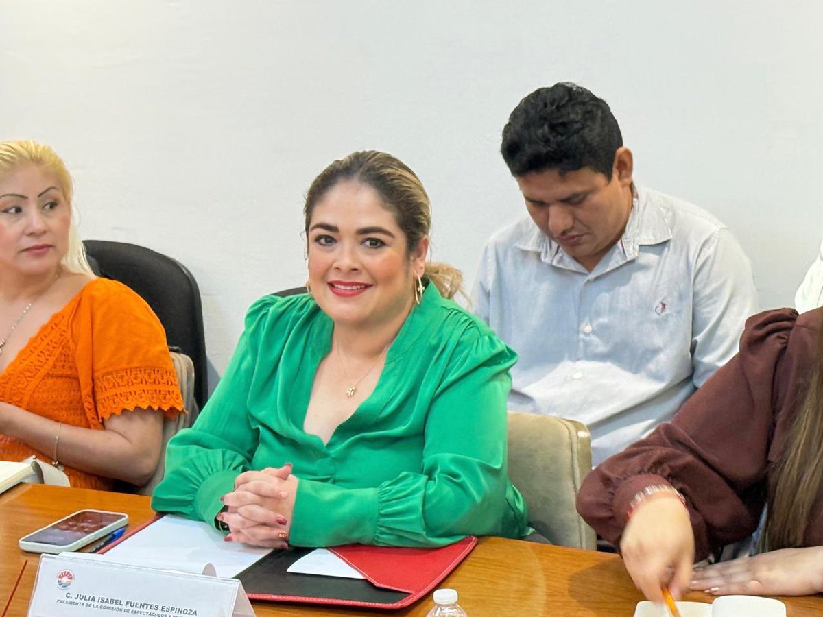 juliafuentese's tweet photo. Hoy realizamos una reunión extraordinaria de la Comisión de Desarrollo Urbano y Movilidad, en la sala de juntas del #IMPLAN, donde avanzamos en temas clave para el crecimiento ordenado de nuestro municipio. https://t.co/OVeWccNbya