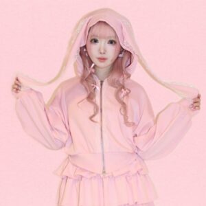 しまむら『桃饅頭ちゃん』コラボ！魔法少女や量産型のアパレルが2025年