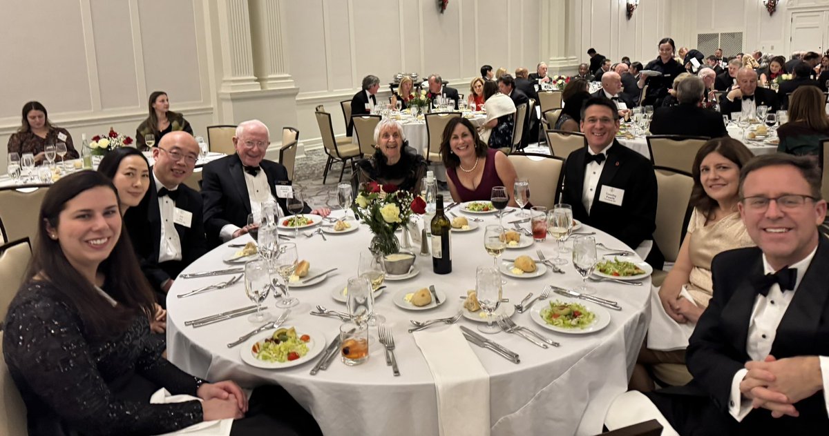 timpawlik's tweet photo. Wonderful Southern Surgical meeting @OmniHomestead with strong @OhioStateSurg showing! Nice to catch up with old friends including past pals from @hopkinssurgery &amp; @MDAndersonNews and make some new ones! Academic surgery is a 🎁 that 🎅🏻 brought early! https://t.co/5JJEsFhnt6