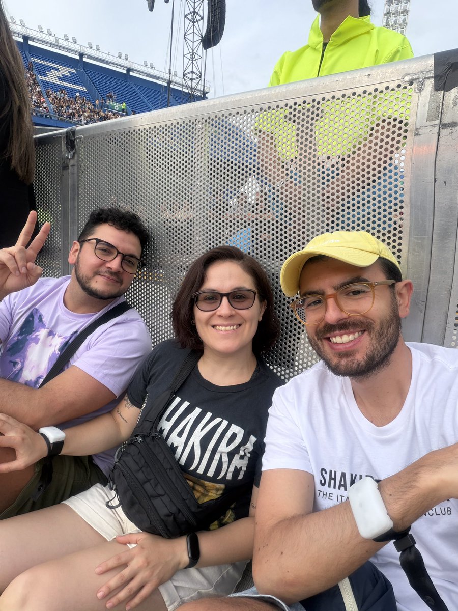 NOCHE DOSSS BUENOS AIRES! 

#LMYNLWorldTourBuenosAires #LMYNLWorldTour 
#shakira